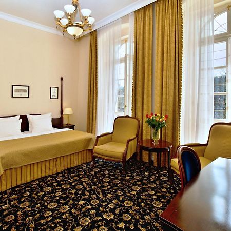 Gourmet Hotel Villa Patriot マリアーンスケー・ラーズニェ エクステリア 写真