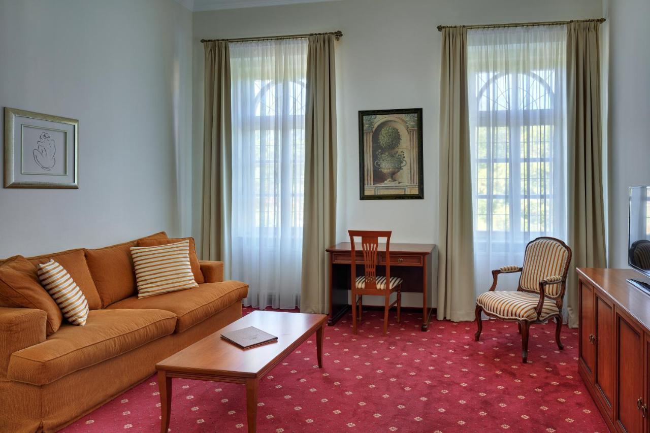 Gourmet Hotel Villa Patriot マリアーンスケー・ラーズニェ エクステリア 写真