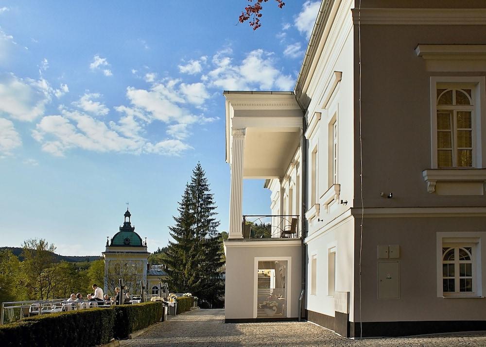 Gourmet Hotel Villa Patriot マリアーンスケー・ラーズニェ エクステリア 写真