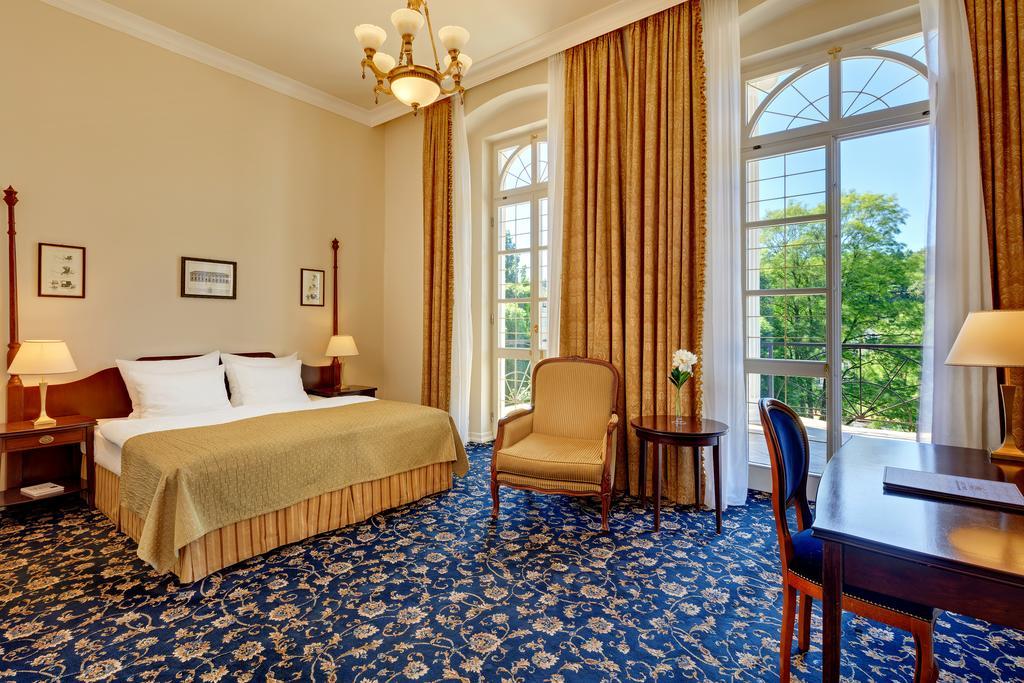Gourmet Hotel Villa Patriot マリアーンスケー・ラーズニェ エクステリア 写真