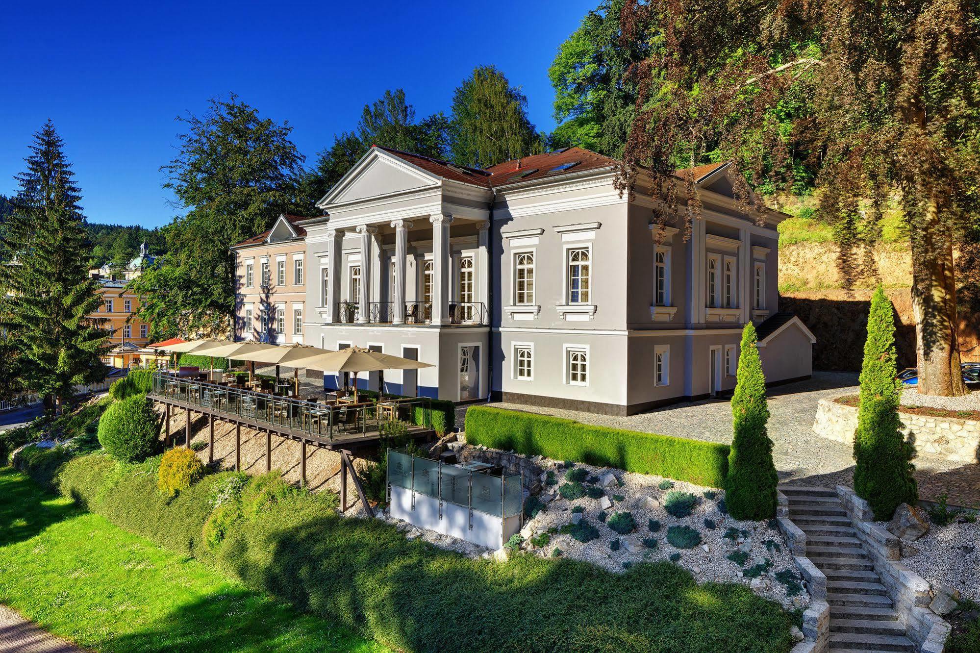 Gourmet Hotel Villa Patriot マリアーンスケー・ラーズニェ エクステリア 写真